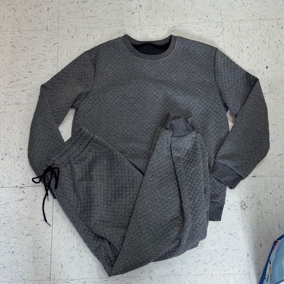 Gray Quilted Sweatshirt and Joggers Set - Picture 2 of 11
